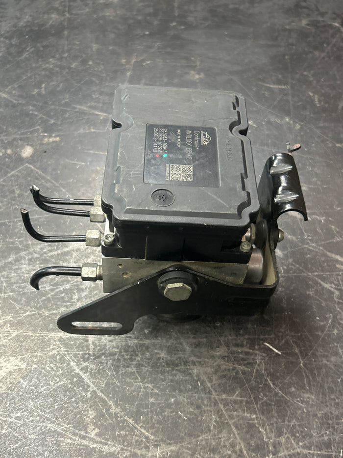 2009-2010 Jeep Grand Cherokee Commander ABS Anti-Lock Brake Pump Module Assembly
