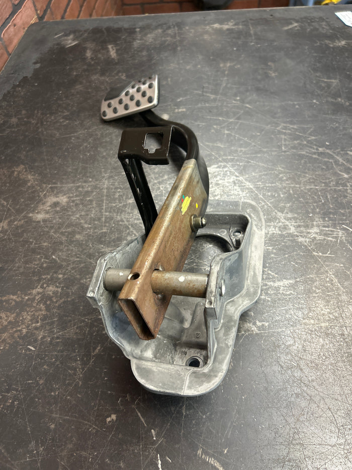 2011-2013 Jeep Grand Cherokee srt8 OEM Brake Pedal and Bracket 52124732ad
