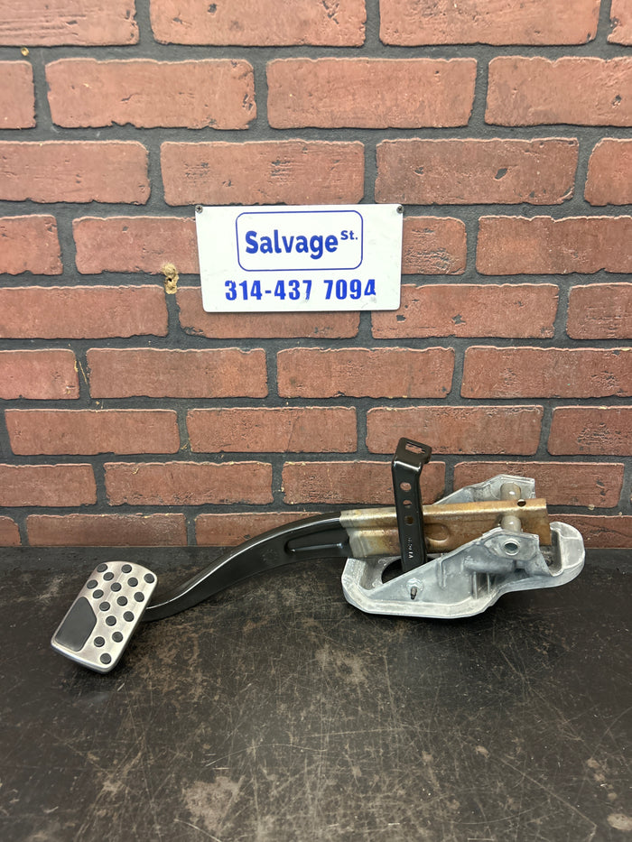 2011-2013 Jeep Grand Cherokee srt8 OEM Brake Pedal and Bracket 52124732ad