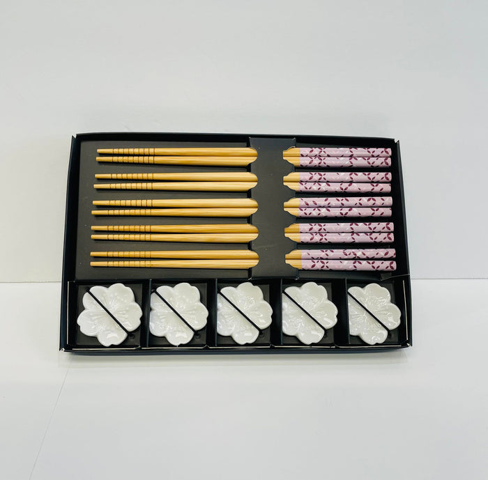 Bamboo chopsticks with Ceramic Chopstick Holders 5 pairs