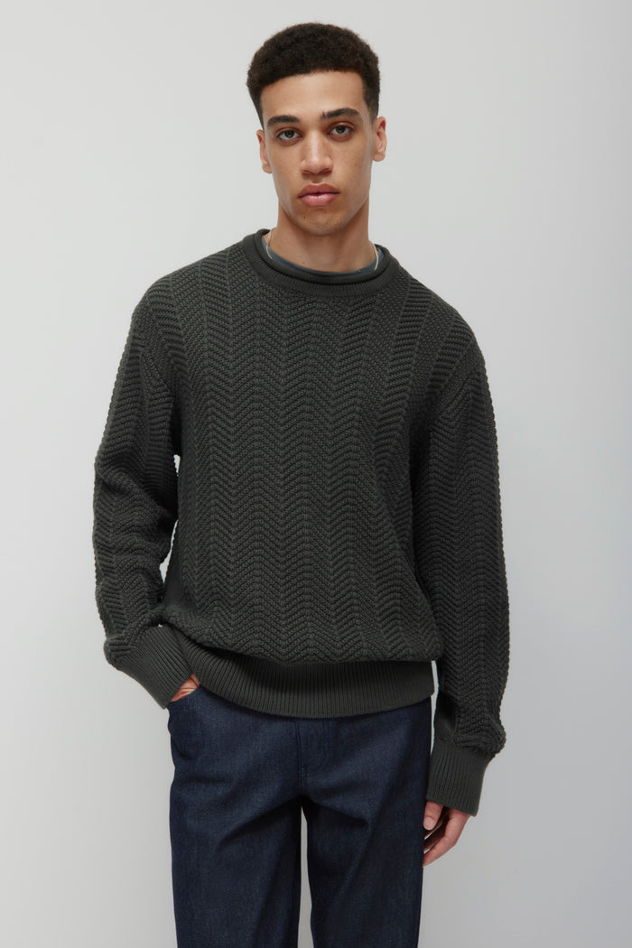 Model is 6'0.5' and is wearing a size L.