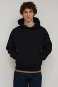 Model 6'0.5" and is wearing a size M.