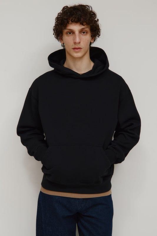 Model 6'0.5" and is wearing a size M.