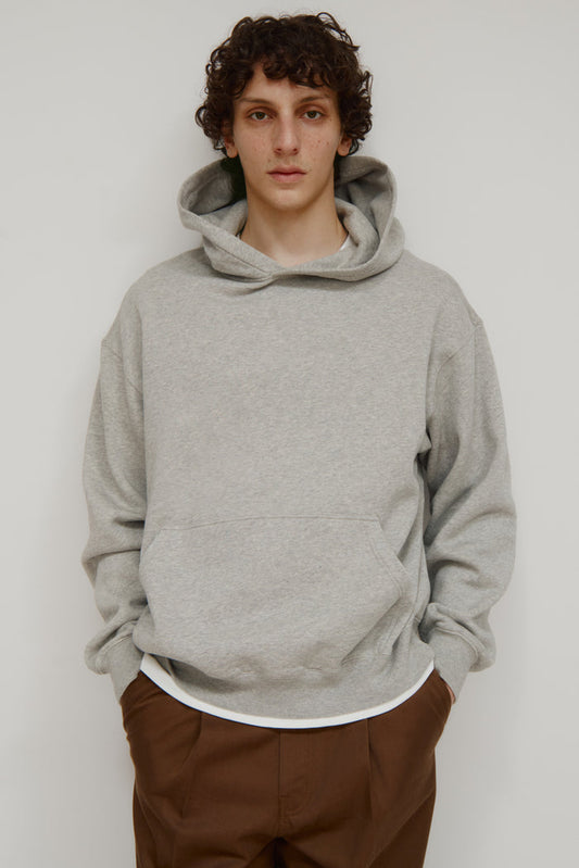 Model 6'0.5" and is wearing a size M.