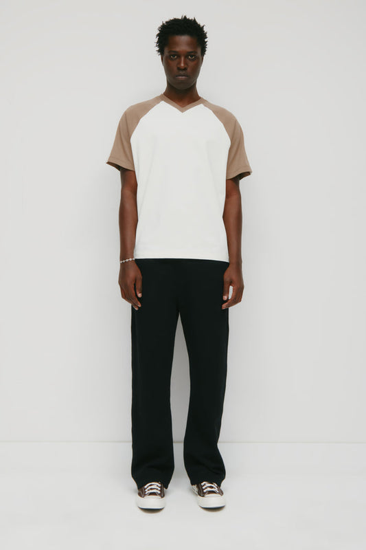 Model is 6'2" and is wearing a size L.