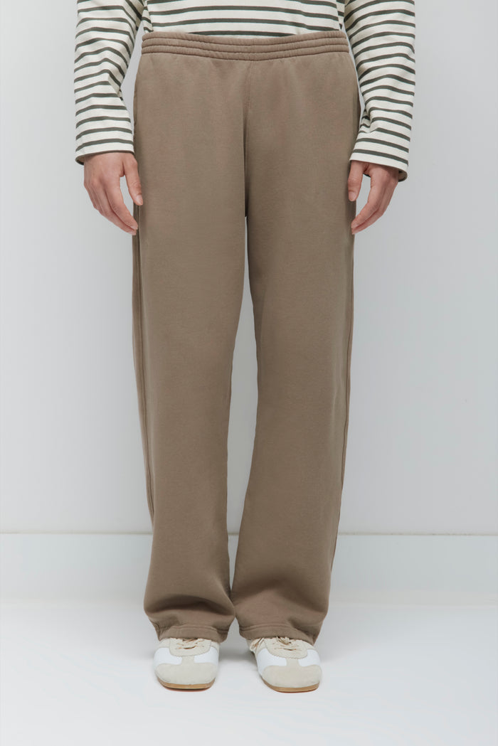 Men's Essential Straight Sweatpant in Taupe