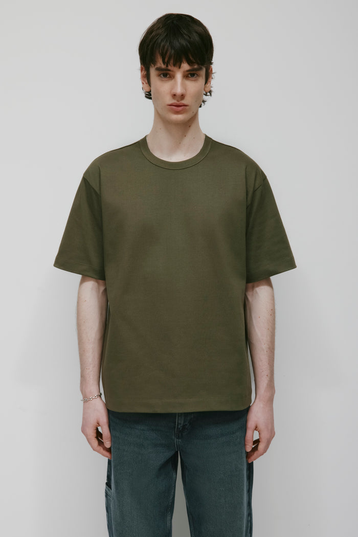 Model is 6'1.5” and is wearing a size M.