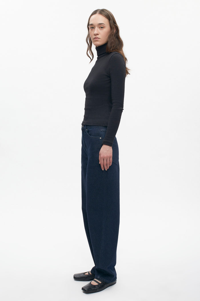 Women's Fitted Turtleneck in Black