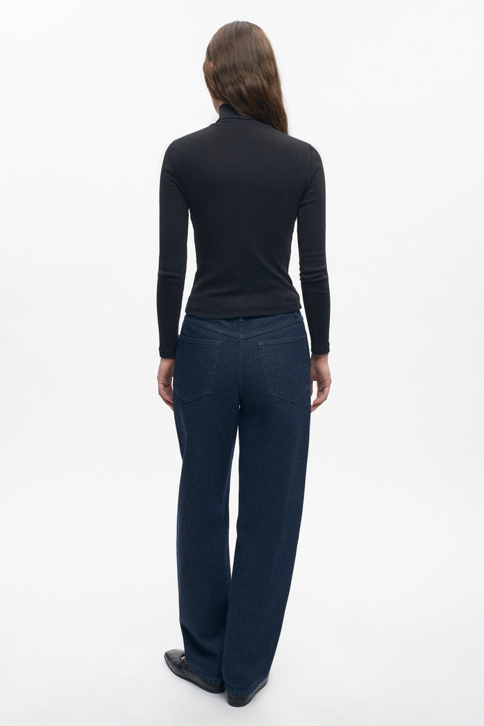 Women's Fitted Turtleneck in Black